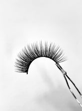 Load image into Gallery viewer, Luxury 3D Faux Mink Eyelashes - Luminosa (Luminous)
