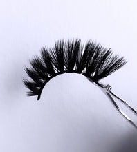 Load image into Gallery viewer, Luxury 3D Faux Mink Eyelashes- Padrona (Mistress)
